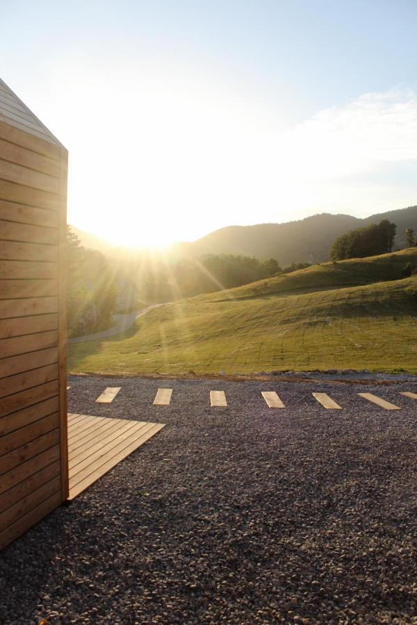 Отель Hiska-Glamping Айдовшчина Экстерьер фото